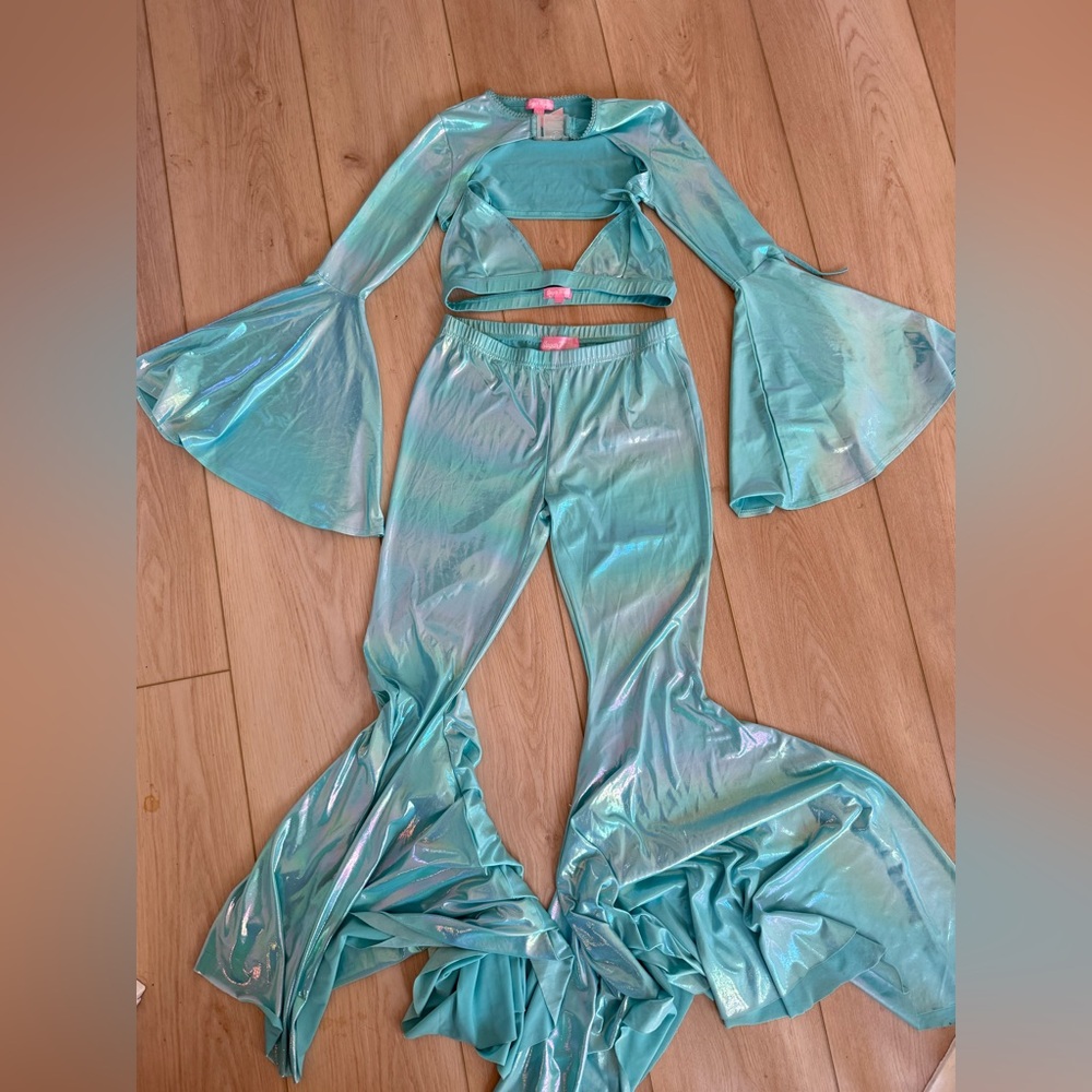 Iridescent Aqua Bell Sleeve Set by Sugar Thrillz